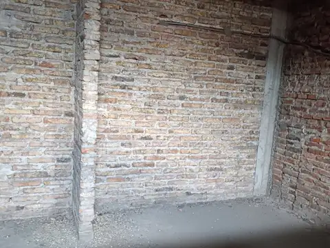 VENTA DEPÓSITO Y DEPTO 3 AMB A TERMINAR BERNAL O.