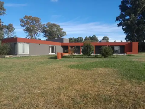 CASA QUINTA CON PILETA Y AMPLIO PARQUE, LA BRAVA