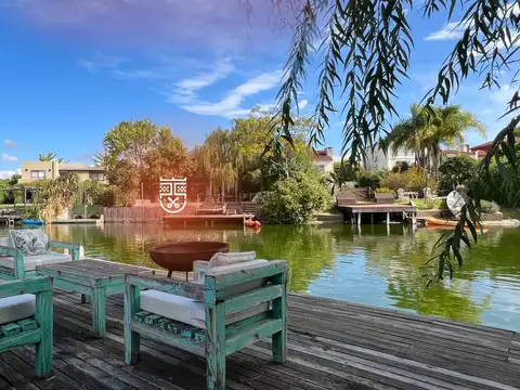 Excelente casa a laguna con parrilla y pileta