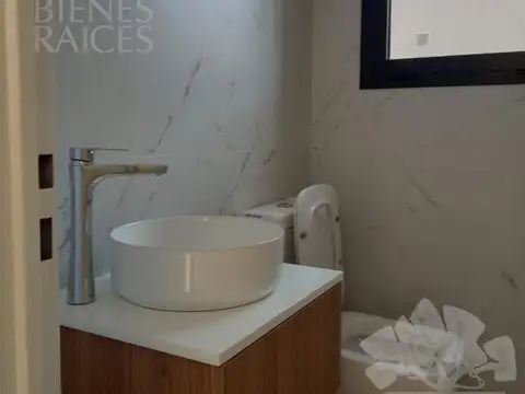 Casa 6 ambientes con 3 baños