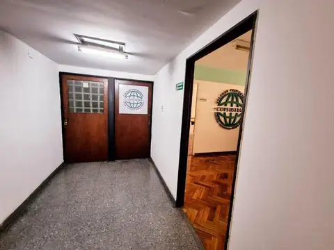 Oficina 4 ambientes con 1 baño