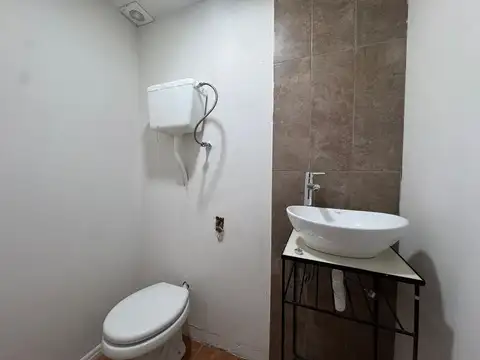 ALQUILER de LOCAL en esquina con potencial