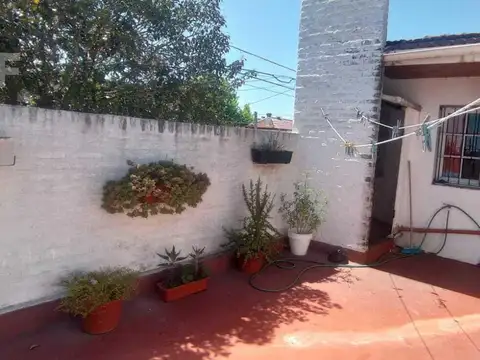 Depto Tipo Casa en Venta en Bernal, USD 65.000