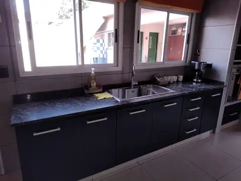 Casa 3 ambientes con 2 baños