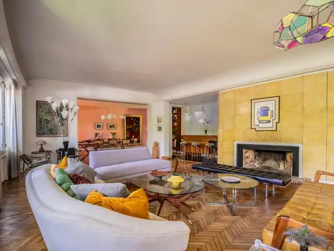 Casa 8 ambientes con 6 baños