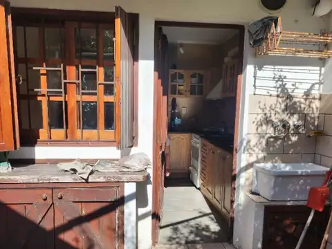 Casa 5 ambientes con 2 baños