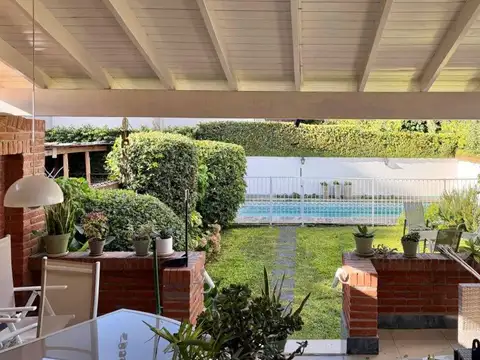 Casa 5 ambientes con 4 baños