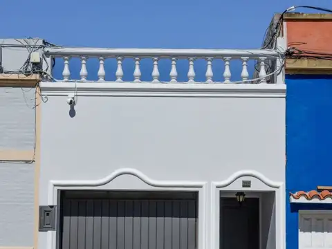 Casa en venta c/ cochera en San Carlos