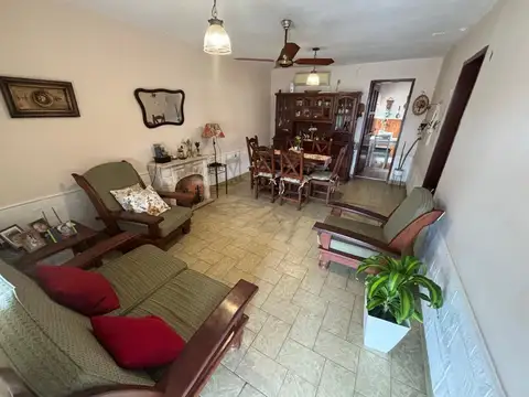 Casa 2 Dormitorios con Patio y Cochera