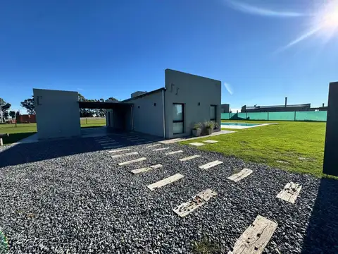 SE VENDE CASA QUINTA   EXCELENTE ESTADO  