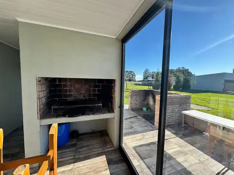 SE VENDE CASA QUINTA   EXCELENTE ESTADO  
