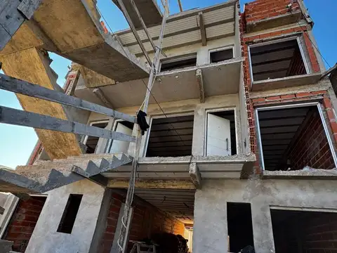 Departamento de dos ambientes con patio en venta en Castelar Norte