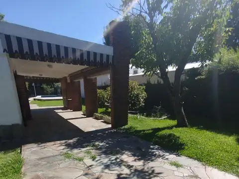 Casa 2 ambientes con 1 baño