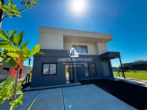 Casa en venta 4 ambientes y Escritorio. Lote Central fondo a verde. Santa Lucia.