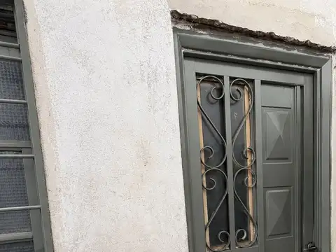 Casa 7 ambientes con 2 baños