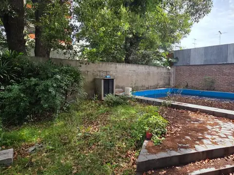 Casa 11 ambientes con 2 baños