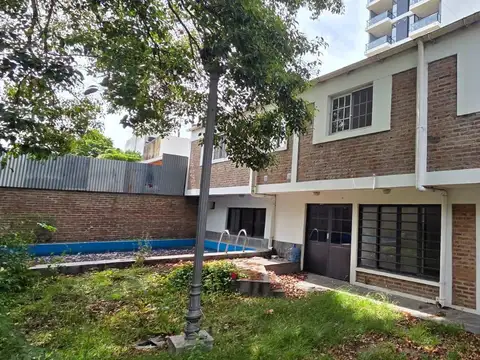 Casa en Alquiler con 1 cochera