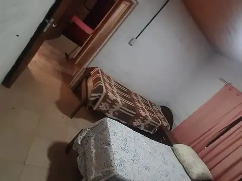 Casa en Barrio Los Paraísos a una cuadra del rio.