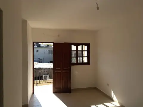 Cervante 200, Piso 1