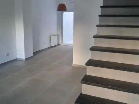 Depto Tipo Casa en Alquiler de 3 dormitorios
