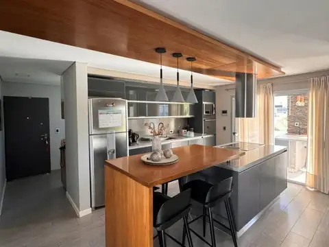 Casa en Venta con 4 cocheras