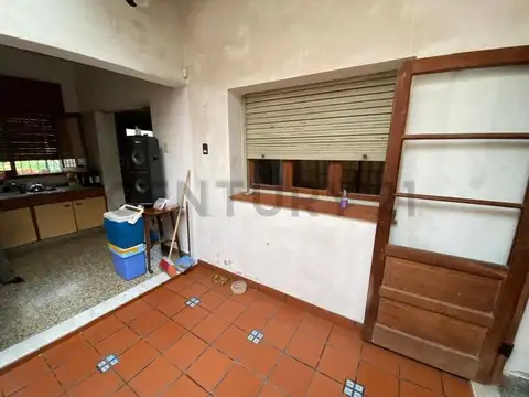 CASA EN VENTA 3 AMBIENTES CON JARDIN EN LANÚS ESTE SOBRE LOTE 416 M2 APTO CRÉDIT