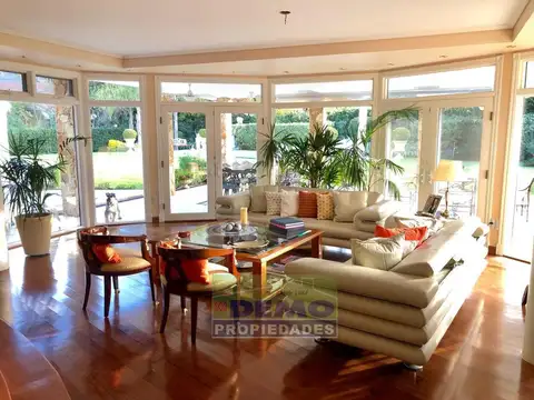 Av. del Sesquicenterario 4540, San Jorge Village