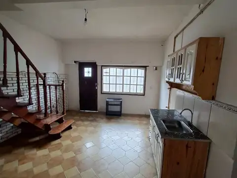 Depto Tipo Casa en Alquiler de 2 dormitorios