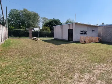 VENDO AMPLIO LOTE CON LOCAL