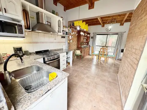 Casa 5 ambientes con 3 baños