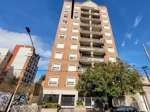 Departamento dos ambientes con balcón cocina separada en Alquiler - Morón