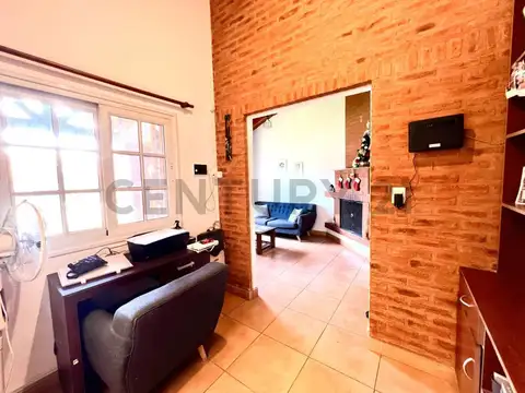Venta Casa 4 ambientes con Cochera