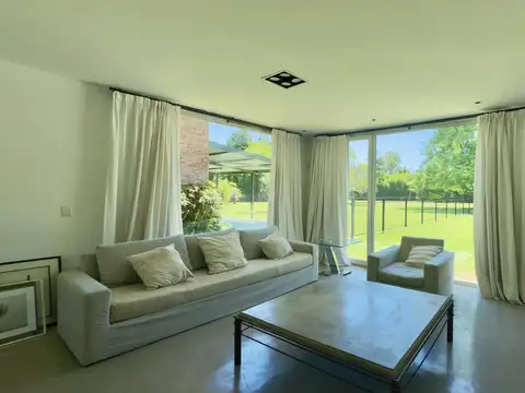 Casa en Alquiler en Pilar, USD 3.500