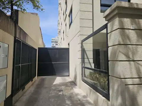 Cochera con excelente ubicación, en Ituzaingo Norte