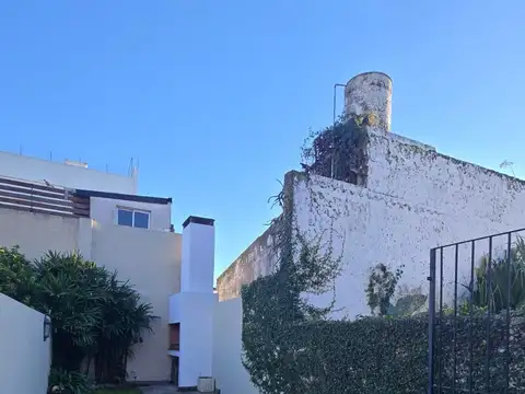 Casa en Alquiler con 1 cochera