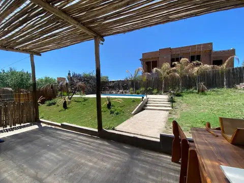 Casa en venta - 5 Dormitorios 3 Baños - Villa Giardino