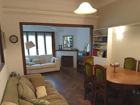 Venta casa de 4 ambientes, con cochera y parque, en Castelar