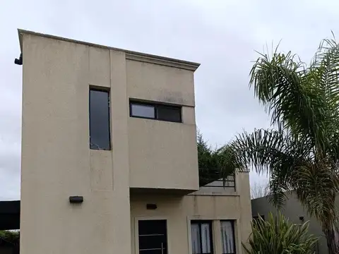 Casa en dos plantas barrio laguna azul apto crédito