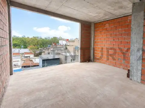 España 2300, Piso 4