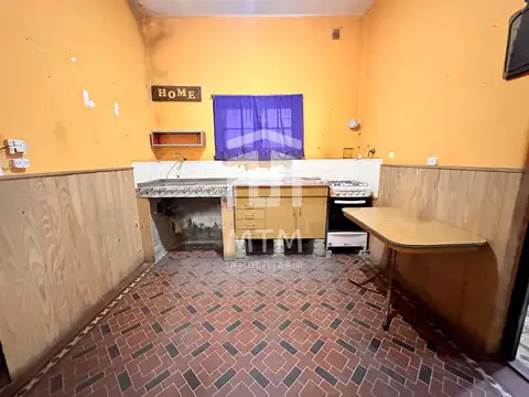 Casa 9 ambientes con 2 baños