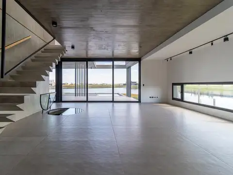 Casa al lago con cuatro dormitorios en suite Puertos