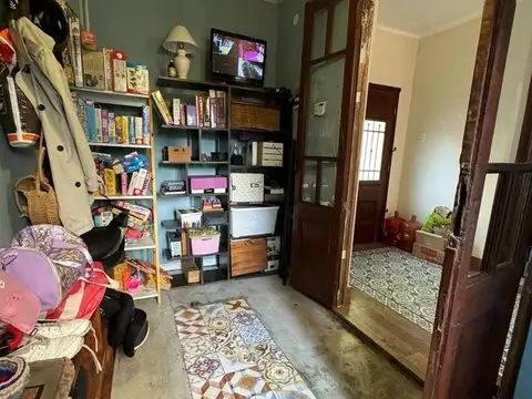 Casa 4 ambientes con cochera en VENTA - Temperley Este