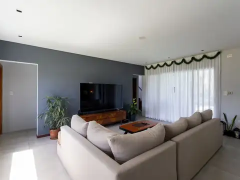 Casa en Venta en Guillermo E Hudson, USD 310.000