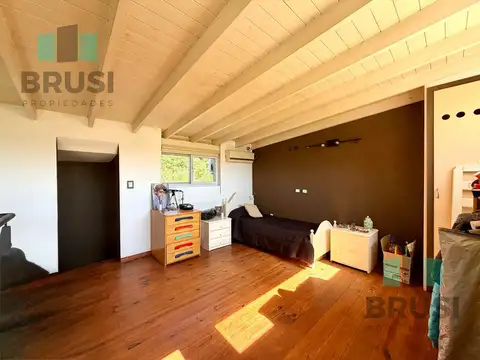 Casa 4 ambientes con 2 baños