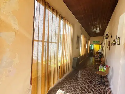 Casa en Venta con 3 cocheras