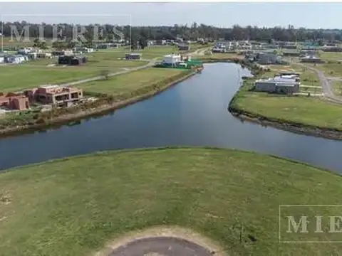 Terreno a la laguna en venta, laguna grande Villanueva.