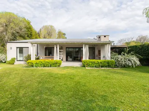 VENTA CASA 4 AMBIENTES ALTOS DEL GOLF PILAR