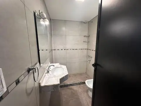 Casa en Alquiler con 3 cocheras