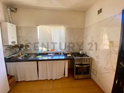 Casa en venta de tres dormitorios en Los Hornos