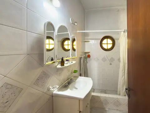 VENTA CASA AMPLIO PARQUE , ADROGUE, ALTE. BROWN